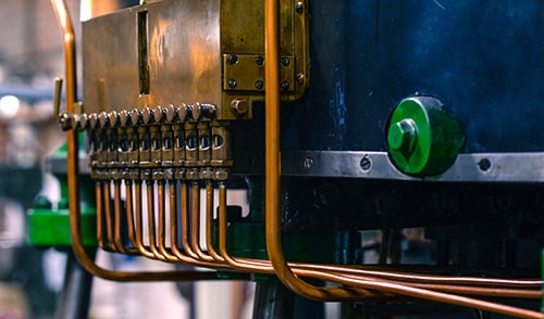 Gas processing plant with columns and condensing equipment